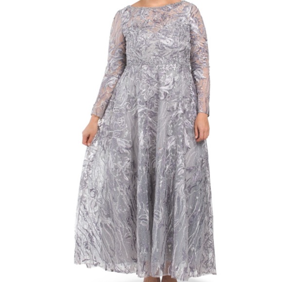 MAC DUGGAL
Plus Embroidered Gown - Picture 1 of 2